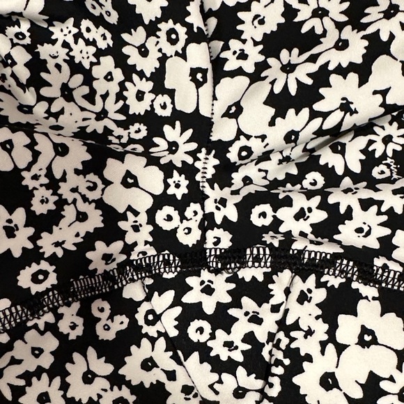 PINK Victoria's Secret Black Short Sleeve Tee with White Floral Design - Picture 9 of 12